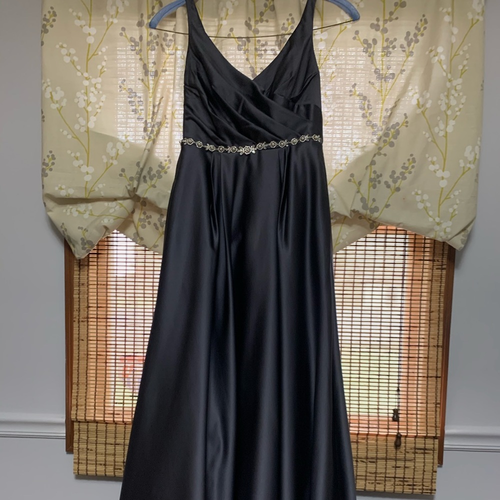 Formal gown Platinum Gray. David’s Bridal